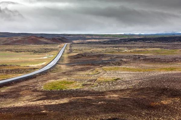 Vista en las llanuras islandesas durante el verano — Foto de Stock