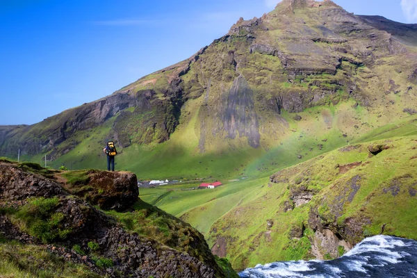 Vista para a paisagem montanhosa na Islândia — Fotografia de Stock