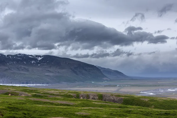 Visa på bergslandskap i Island — Stockfoto