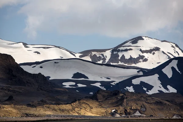 アイスランドの山の風景を見る — ストック写真