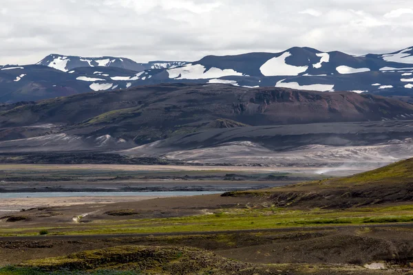 Widok na góry krajobraz w Islandii — Zdjęcie stockowe