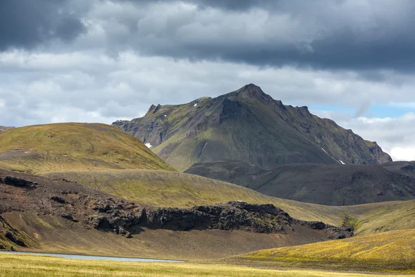 アイスランドの山の風景を見る — ストック写真