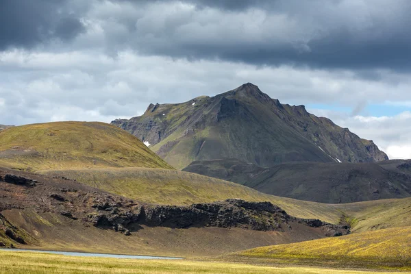 Visa på bergslandskap i Island — Stockfoto