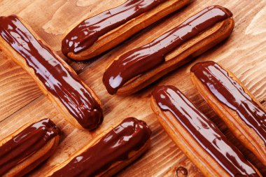 Eklerleri ahşap tablo