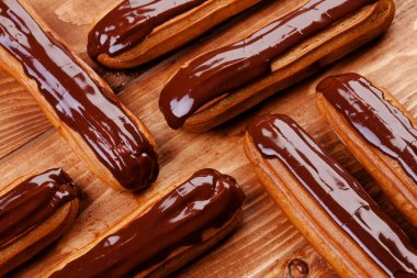 Eklerleri ahşap tablo