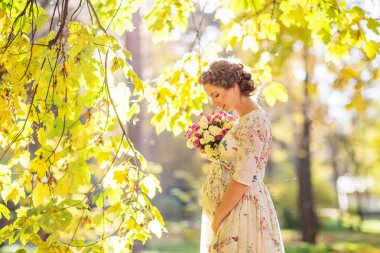 Sonbahar hamile kadın