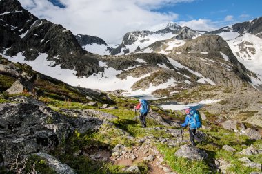 Backpacker Altay Dağları, Rusya'nın dağlarında yürüyüş