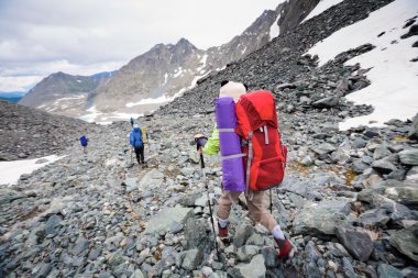 Backpacker Altay Dağları, Rusya'nın dağlarında yürüyüş