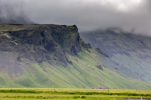 アイスランドの山の風景を見る — ストック写真