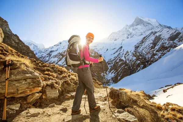 Wanderer auf dem Trek im Himalaya, Annapurna-Tal, Nepal — Stockfoto