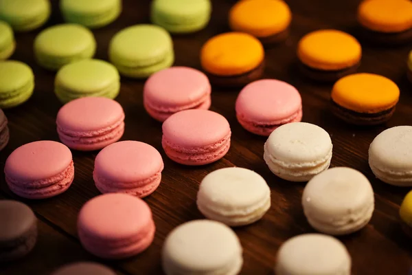 Eine Macaron - süße Süßigkeit auf Baiser-Basis — Stockfoto