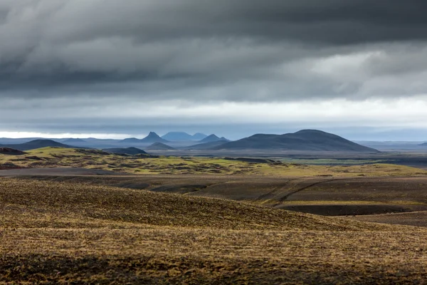 Visa på bergslandskap i Island — Stockfoto