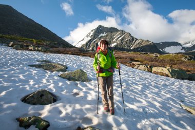 Backpacker Altay Dağları, Rusya'nın dağlarında yürüyüş