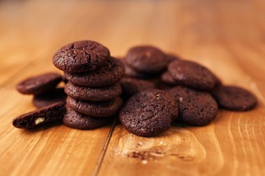 Tahta masadaki kurabiyeler