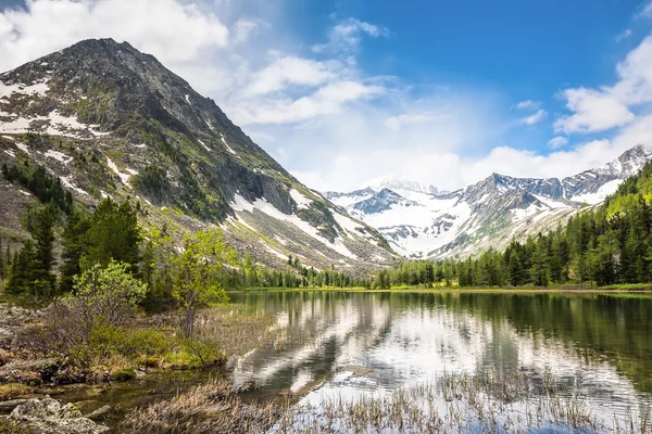 Hermoso paisaje de las montañas de Altai — Foto de Stock