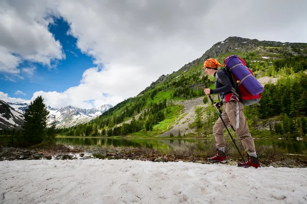 Backpacker Altay Dağları, Rusya'nın dağlarında yürüyüş