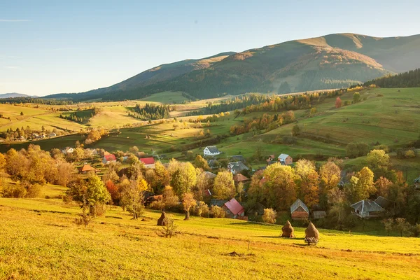 Schöne Karpaten im Herbst — Stockfoto