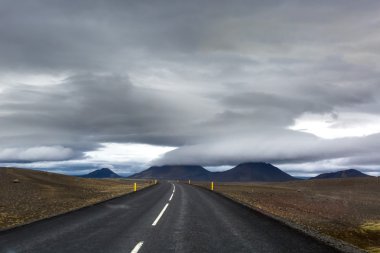 İzlanda ovaları yaz aylarında görüntülemek