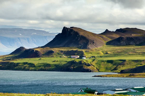 View at mountain landscape in Iceland — Stock Photo, Image