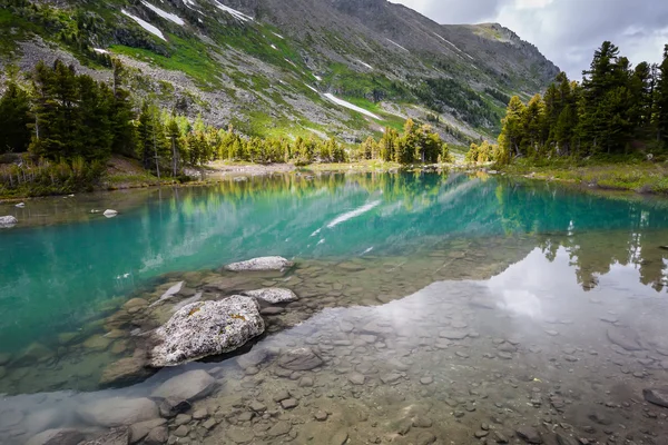 Hermoso paisaje de las montañas de Altai — Foto de Stock