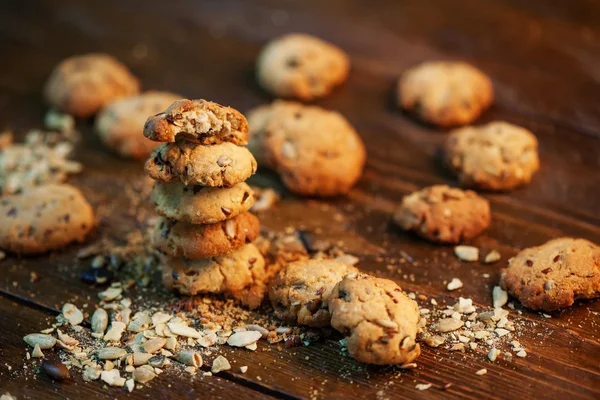 Kekse auf einem Holztisch — Stockfoto