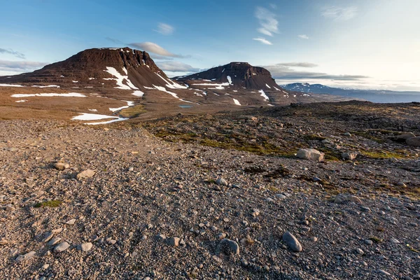 Näkymä vuoristomaisemaan Islannissa — kuvapankkivalokuva