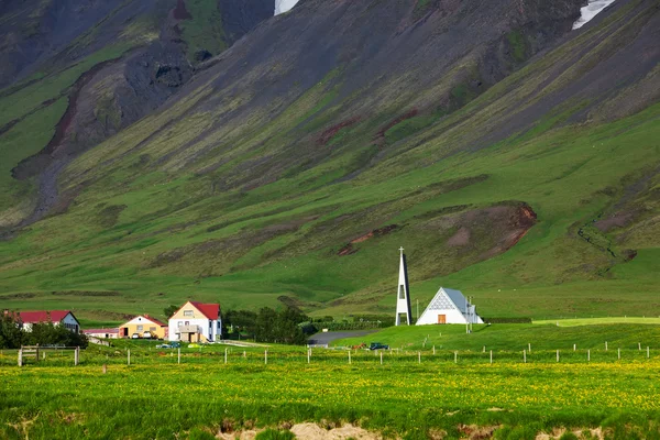 Vista al paisaje de montaña en Islandia — Foto de Stock