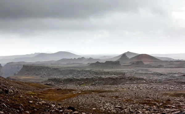 İzlanda'daki dağ manzaraya görüntülemek — Stok fotoğraf