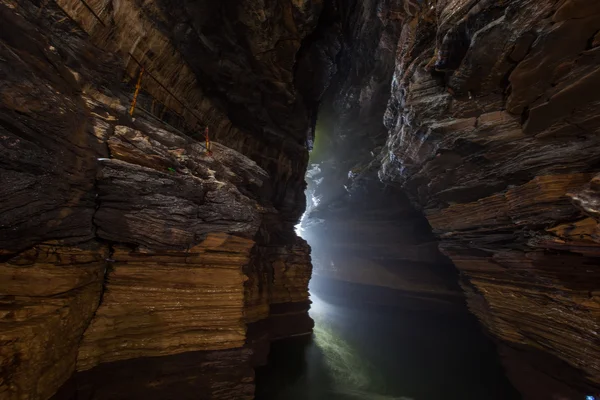 Bela caverna em Pokhara, Nepal — Fotografia de Stock