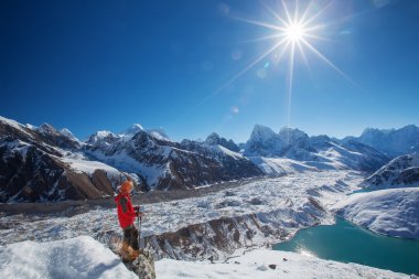 Uzun yürüyüşe çıkan kimse Trek Khumbu Vadisi, Nepal Himalayalar,