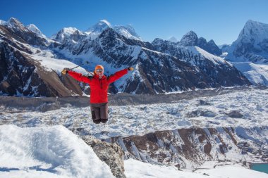 Uzun yürüyüşe çıkan kimse Trek Khumbu Vadisi, Nepal Himalayalar,