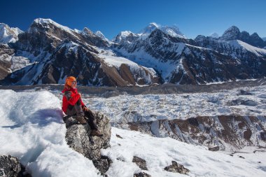 Uzun yürüyüşe çıkan kimse Trek Khumbu Vadisi, Nepal Himalayalar,