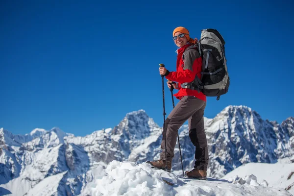 Πεζοπόρος για το ταξίδι στα Ιμαλάια, Khumbu κοιλάδα, Νεπάλ — Φωτογραφία Αρχείου