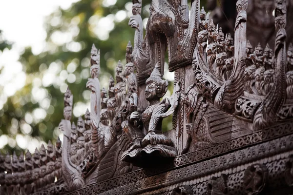 Starożytnego klasztoru tek Shwenandaw Kyaung w Mandalaj, Myanmar — Zdjęcie stockowe