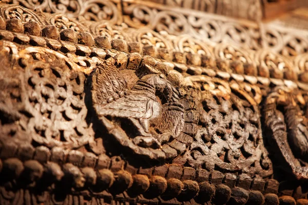 Biara kayu jati kuno Shwenandaw Kyaung di Mandalay, Myanmar — Stok Foto