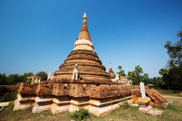 Burmesische Pagode in inwa, myanmar — Stockfoto