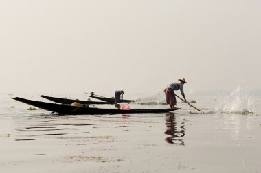 Balıkçılar Inle göl günbatımı, myanmar.