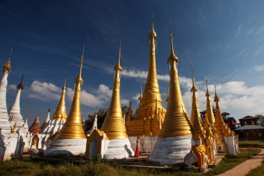 Shwe Inn tein pagoda Indein köyünde, Inle Gölü
