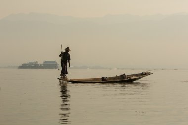 Balıkçılar Inle göl günbatımı, myanmar.