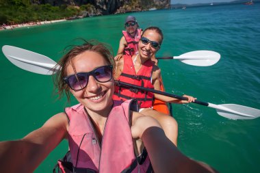 Kafkas kadın Tayland at Sea Kayak