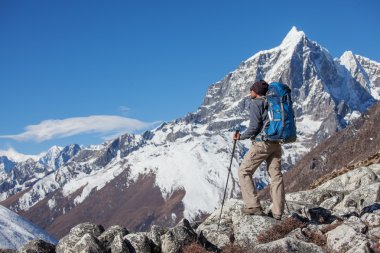 Uzun yürüyüşe çıkan kimse Trek Khumbu Vadisi, Nepal Himalayalar,