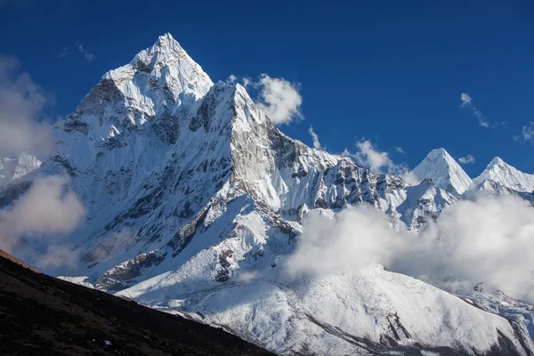 Bellissimo paesaggio delle montagne dell'Himalaya — Foto Stock