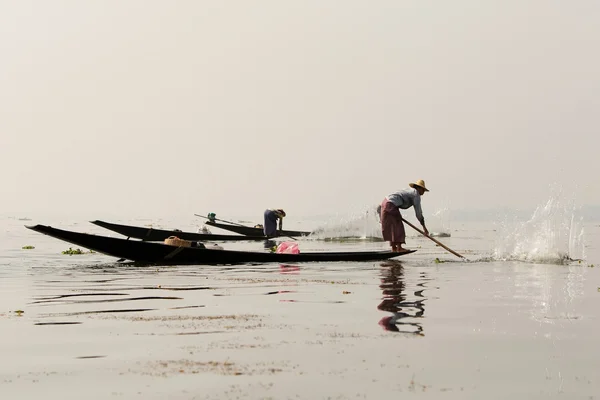 Fishermen in Inle lakes sunset, Myanmar. — Stock Photo, Image