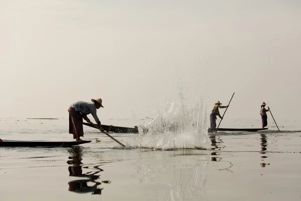 Fishermen in Inle lakes sunset, Myanmar. — Stock Photo, Image