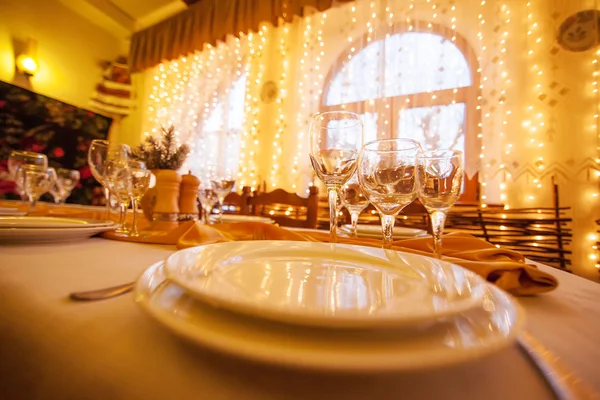 Pięknie serwowany stół w restauracji — Zdjęcie stockowe