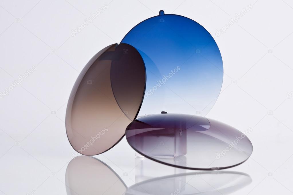Resin glass for spectacles