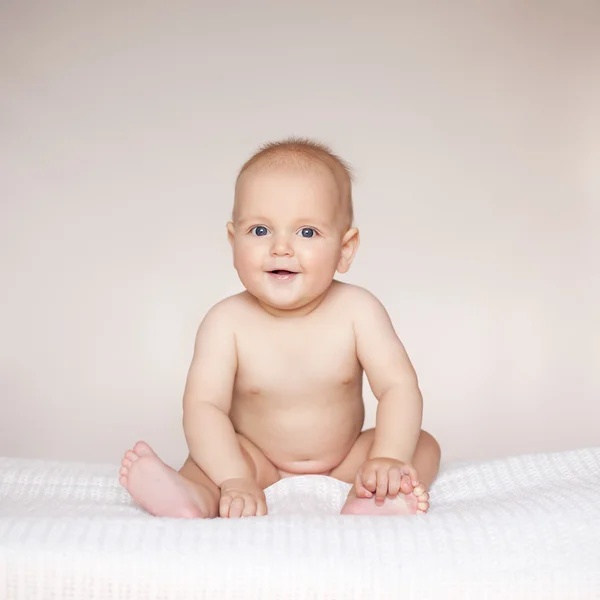 Cute baby boy against white background — Stock Photo, Image