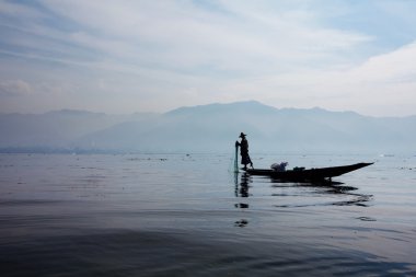 Balıkçılar Inle göl günbatımı, myanmar.