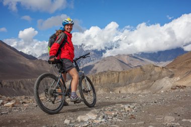 Motorcu-kız Himalaya Dağları, Anapurna bölge