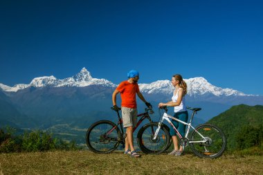 Motorcu aile Himalaya Dağları, Anapurna bölge